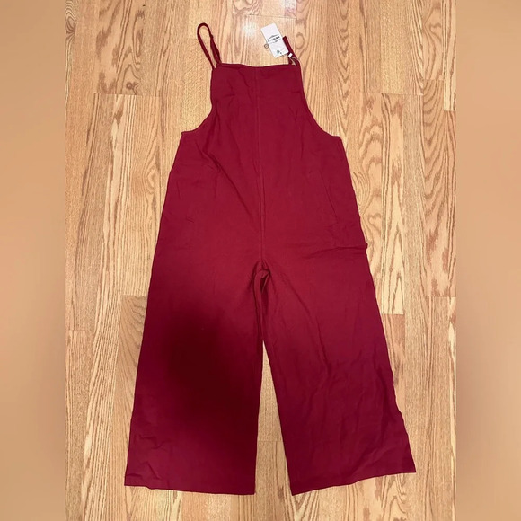NWT Red Adjustable Straps Wide Leg Romper Jumpsuit Size Medium - Picture 1 of 11